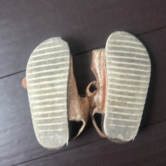 Free with $15 purchase Cat & Jack Glitter Sandals size 7 - Picture 2 of 2